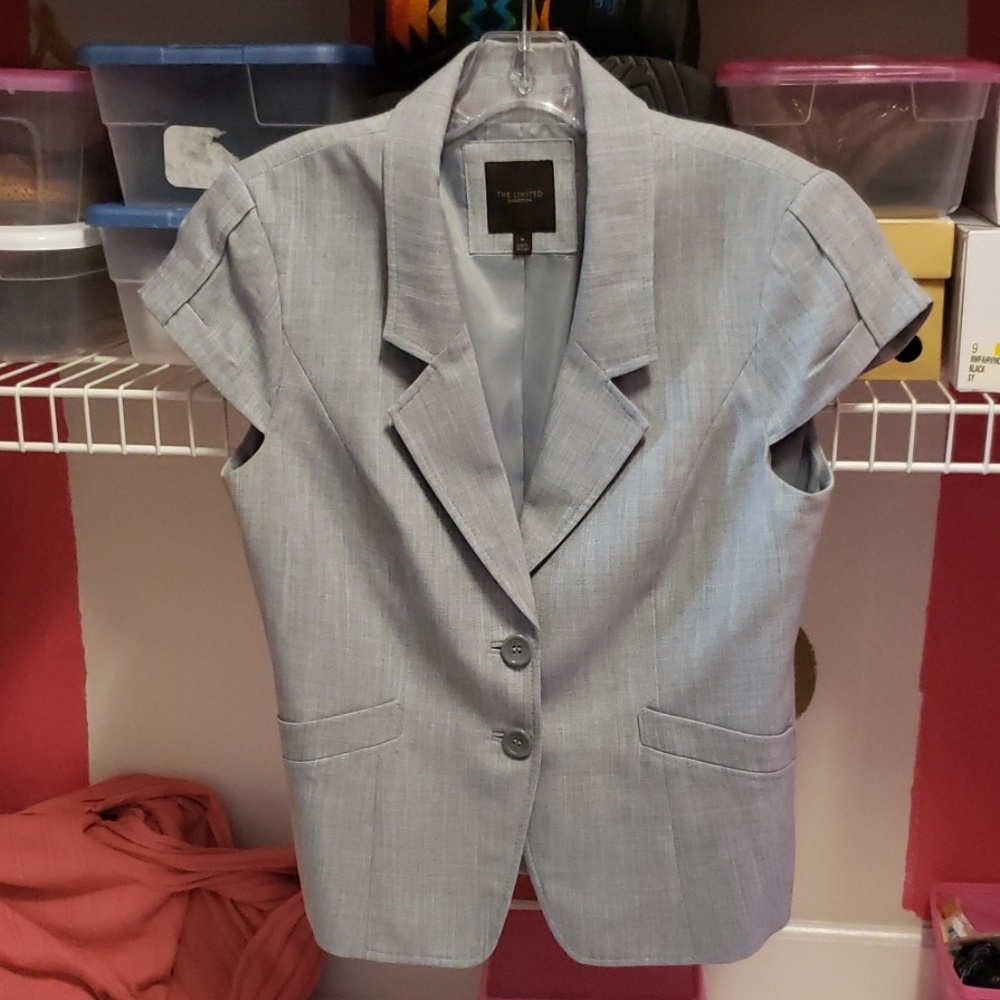 Short sleeved jacket